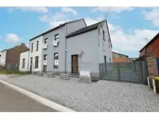 Huis Gemengd Gebruik Anderlues Twee Appartementen Gerenoveerd