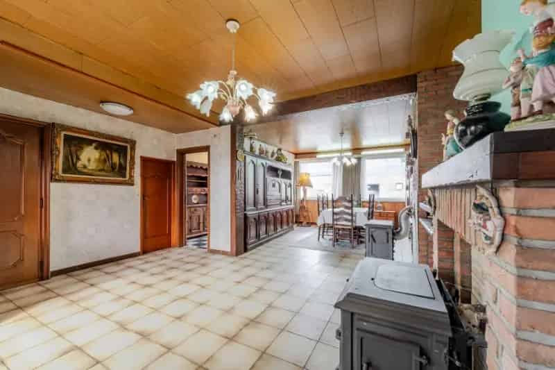 Huis te koop Lokeren: Op te knappen woning met koer