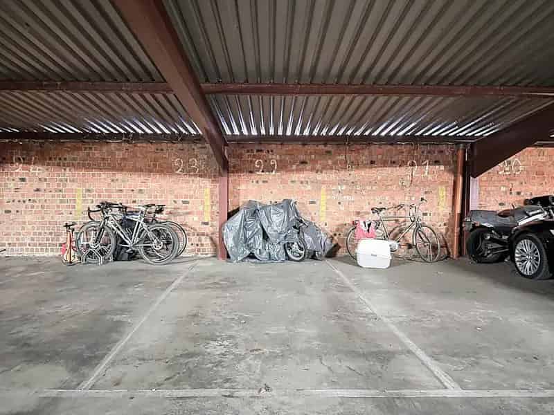 Autostaanplaats te koop Wilrijk - Veilige parkeerplaats in afgesloten complex