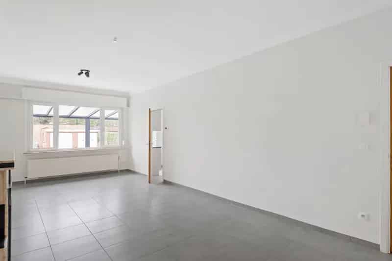 Ruime woning te Edegem 170m² 3 slaapkamers 2 garages