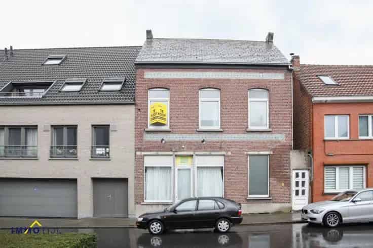 Huis Te Koop Moorsel: Ruime woning te renoveren