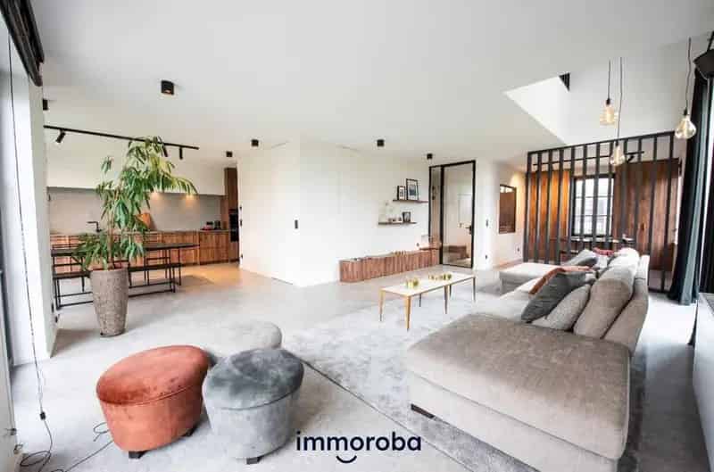 Mooie Witgekaleide Koppelwoning te Koop Harelbeke