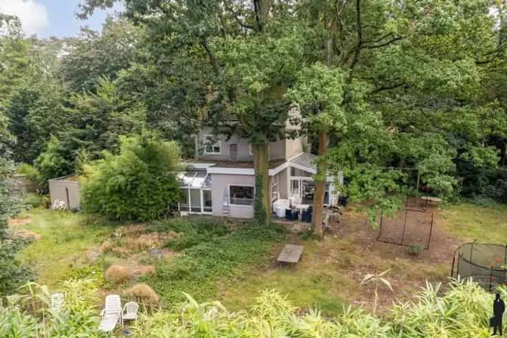 Te renoveren villa Koningshof grote tuin