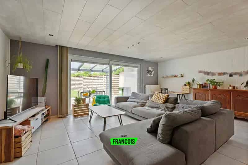 Instapklare woning met garage te Pollinkhove!