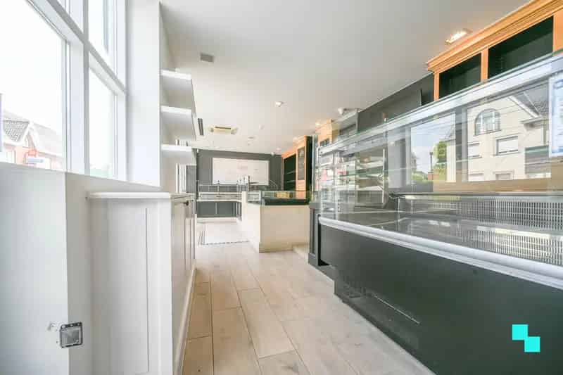Huis te huur Waregem: 495m² Handelswoonst met 5 slaapkamers