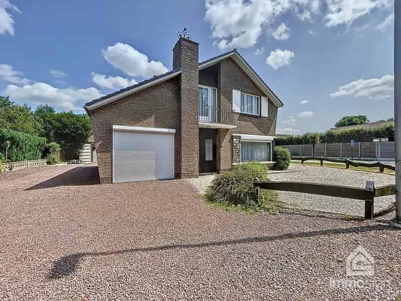 Huis te koop Eksel: Charmante starterswoning 4 slaapkamers 800m²