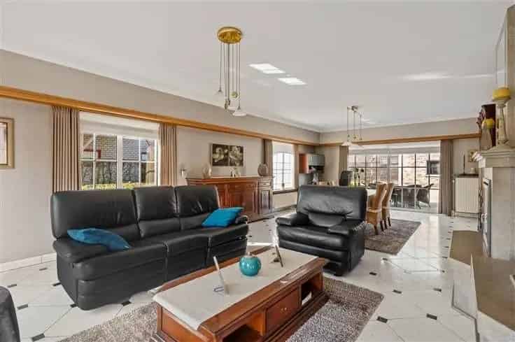 Huis Te Koop Putte: Gezinswoning met Bijgebouw 140m2
