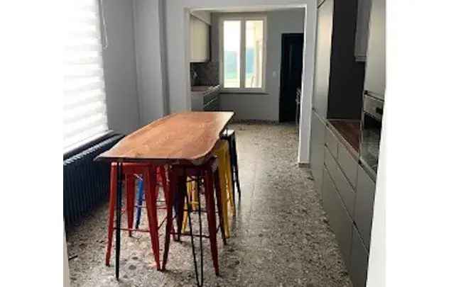 Huur 1 slaapkamer huis van 300 m² in Charleroi