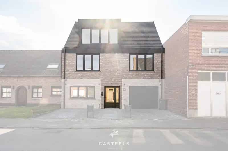Huis te Koop Zelzate: Ruime Duplex 190m² met Zonnig Terras 30m²