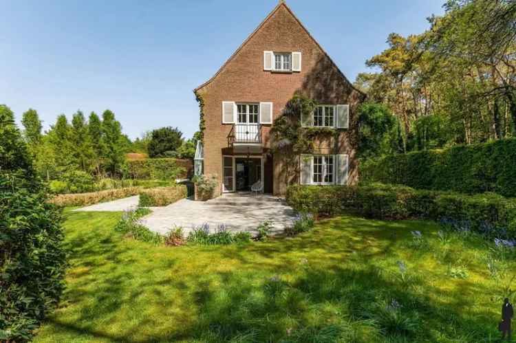Authentieke Villa Met Parktuin En Verkavellingspotentieel