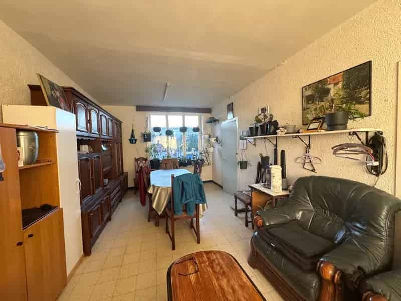 Te renoveren woning 3 slaapkamers koer garage