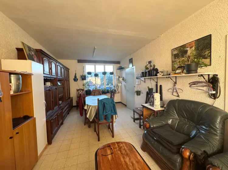 Te renoveren woning 3 slaapkamers koer garage