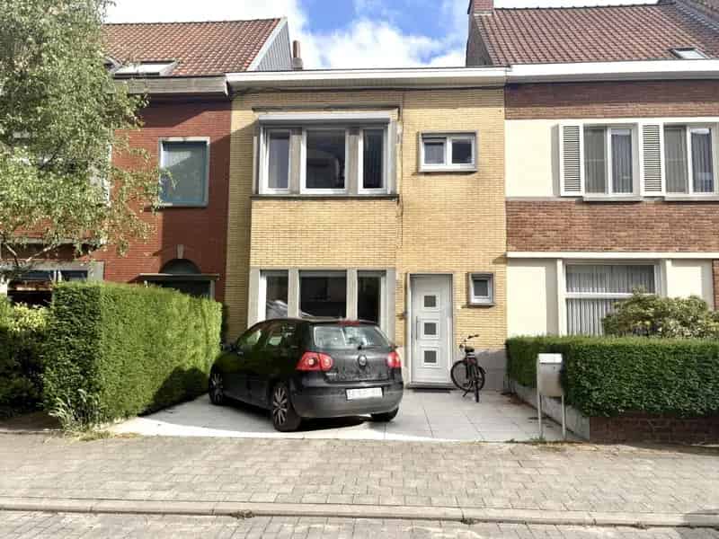 Te Koop: Rustige Rijwoning 2 Slaapkamers Stadstuin Parking