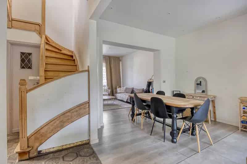 Instapklare 3-gevelwoning te koop
