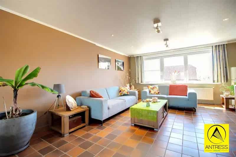 Bel-etagewoning te Kontich-Kazerne 2 slaapkamers tuin garage