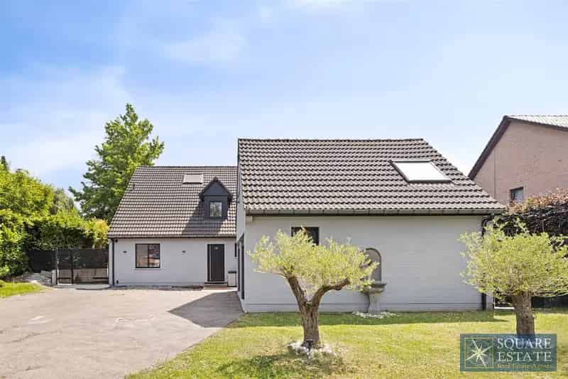 Gerenoveerde Villa te Wemmel met 4 slaapkamers en Zwembad