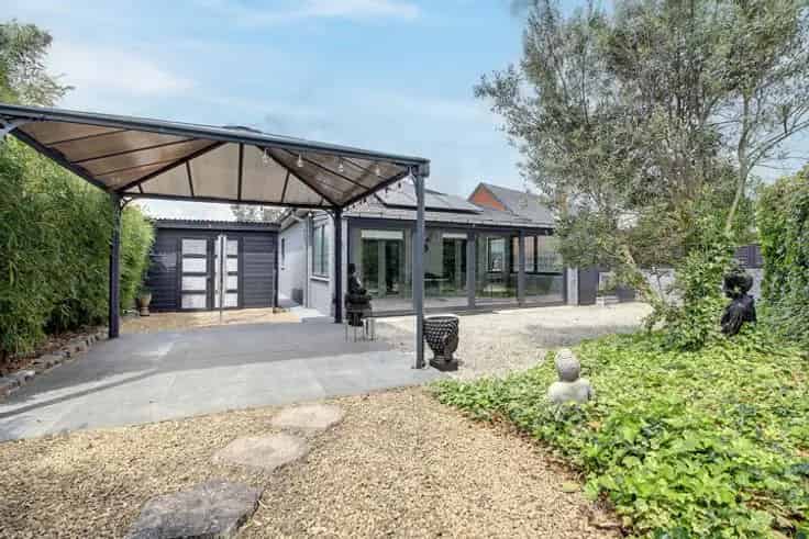 Gerenoveerde Bungalow 3 Slaapkamers Dubbele Garage