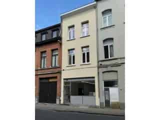 Handelsfonds Berchem: Wassalon & 5-Slaapkamerwoning