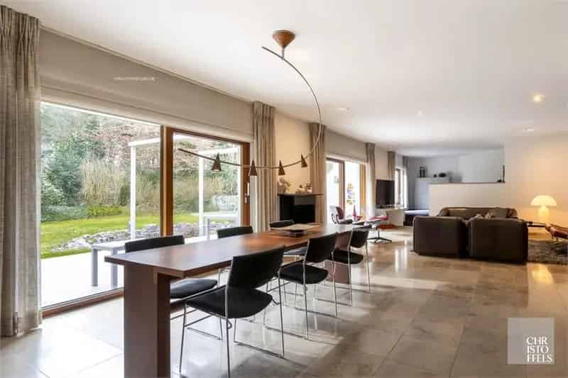Villa te koop Maasmechelen 4 slaapkamers tuin zwemvijver