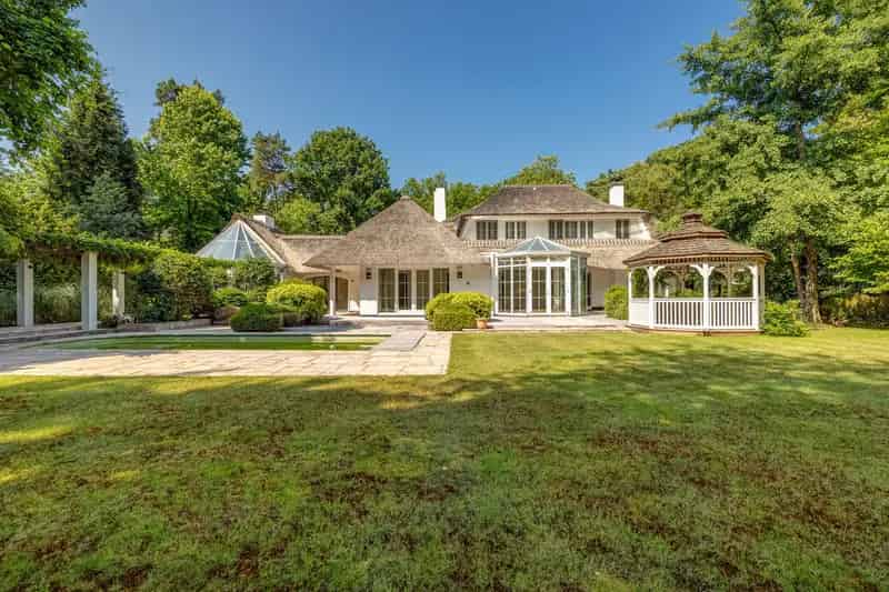 Huis te koop Schilde: Luxueuze villa met zwembad
