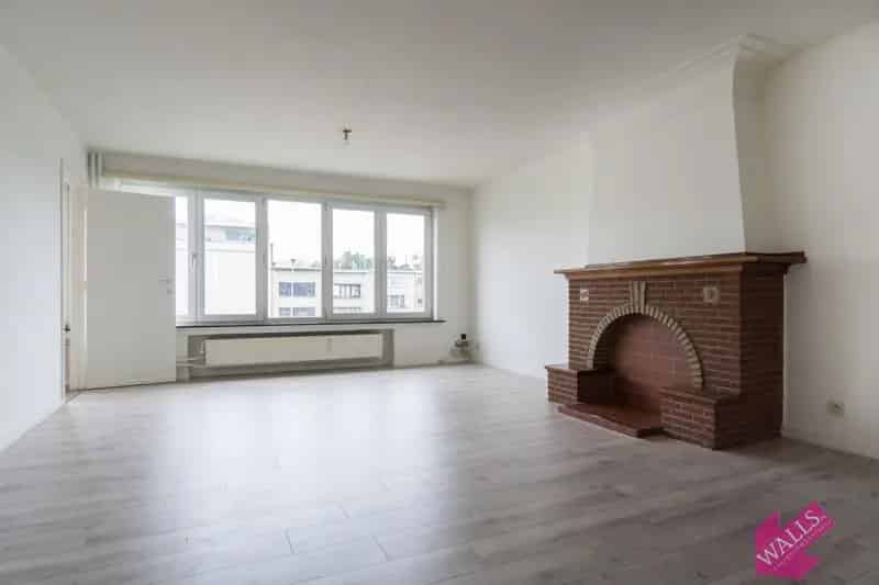 Gerenoveerd appartement 2 slaapkamers zonnig terras 8531325
