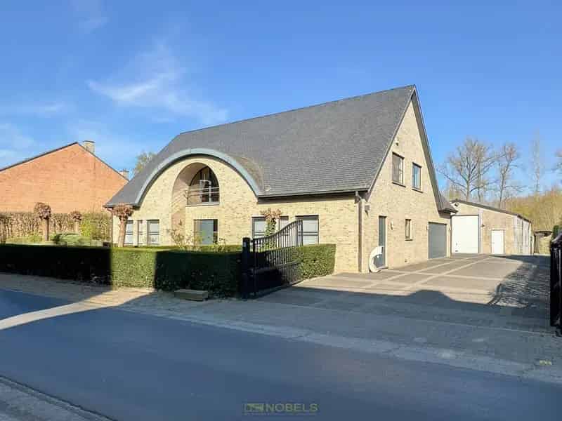 Huis te huur Vlaamse Ardennen: Multifunctionele villa met magazijn