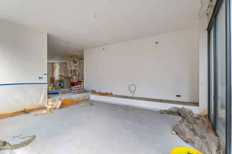Bouwgrond Oostende: Ruime kavel in woonwijk