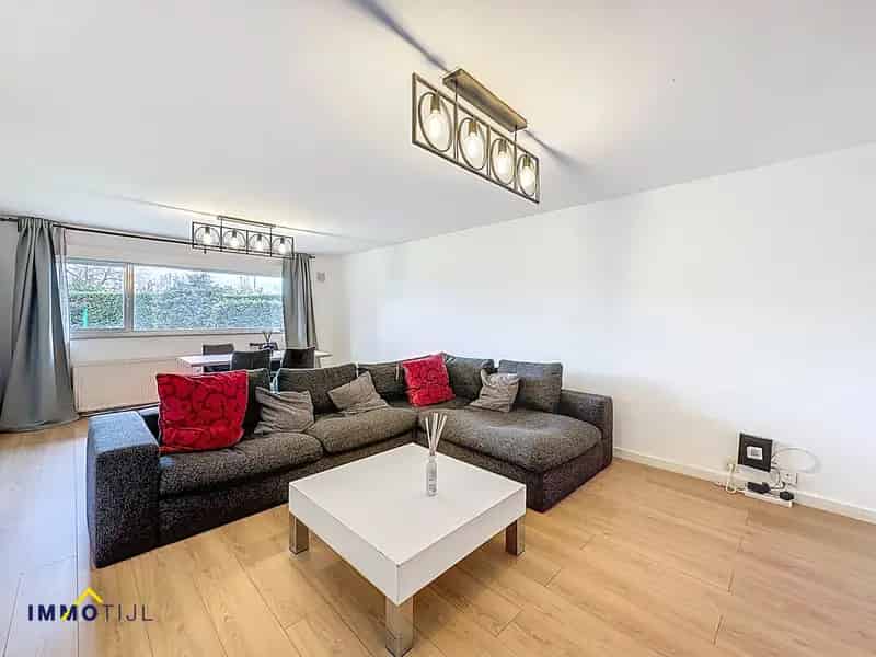 Gerenoveerd Appartement met Garage te Denderleeuw