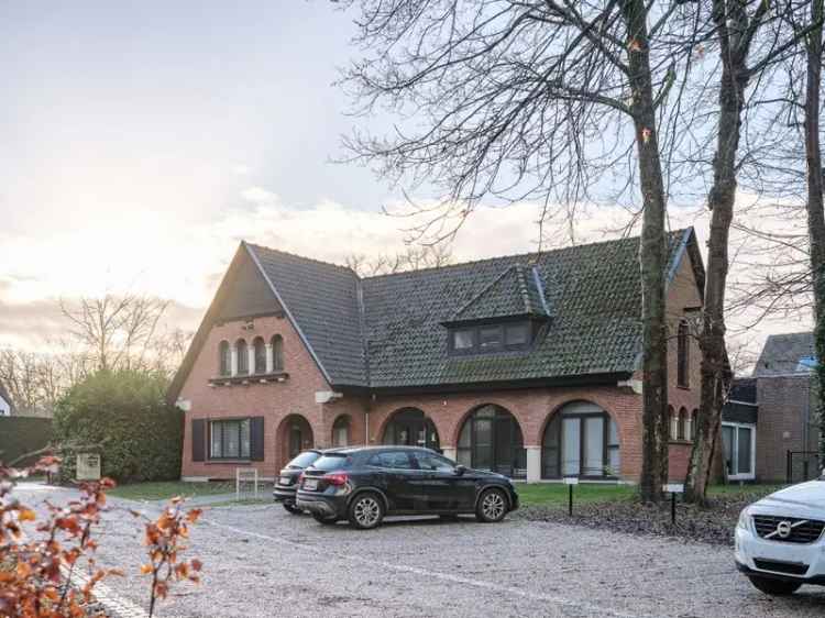 Vrijstaande villa (te renoveren) op slechts 50 meter van de Leie