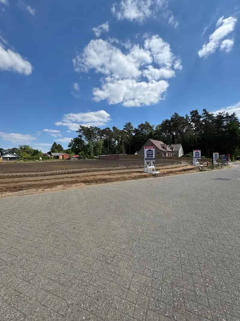 Bouwgrond te Huur 597m2 Halfopen Bebouwing