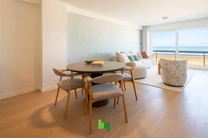 Appartement te huur: Zeezicht, Luxe Afwerking, 2 slaapkamers