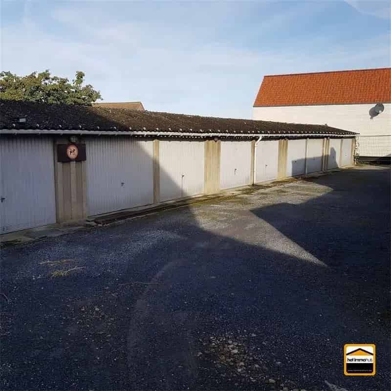 Garageboxen te Koop Borgloon Centrum - Investering met Bebouwingsmogelijkheid