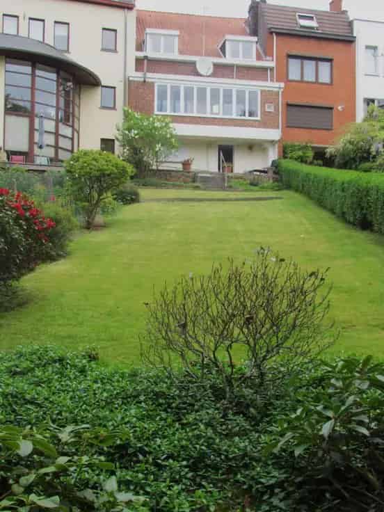 Huis Te Koop Grote Tuin Garage Nabij Winkels Scholen
