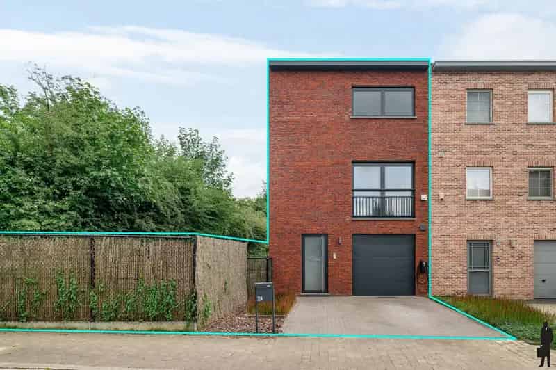 Huis te huur Edegem: Energiezuinige 4 slaapkamers, 2 badkamers, zwembad