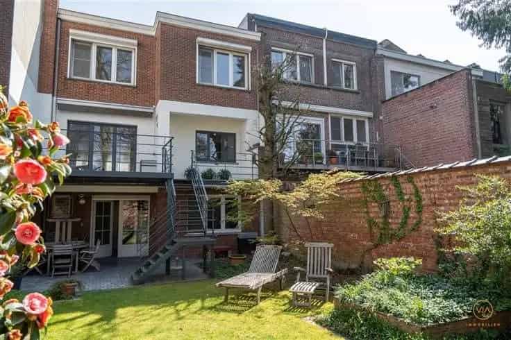 Huis Te Koop Expowijk 4-5 Slaapkamers Grote Tuin Garage