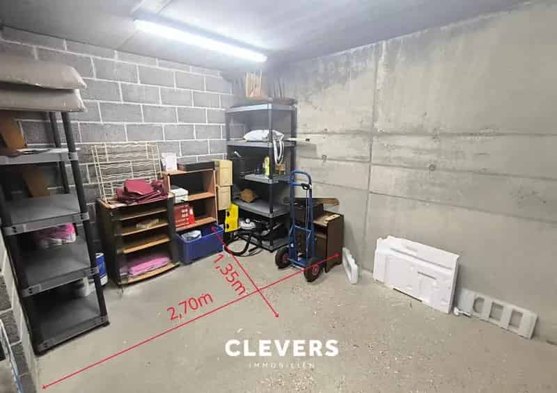 Ruime Garagebox met Afgesloten Fietsenberging
