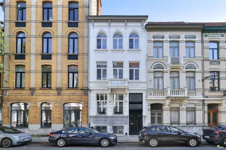 Herenhuis te huur Markgravewijk 5 slaapkamers 3 badkamers