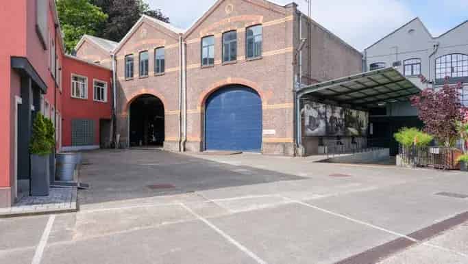Magazijn te koop Eeklo 2200m² met verdiep