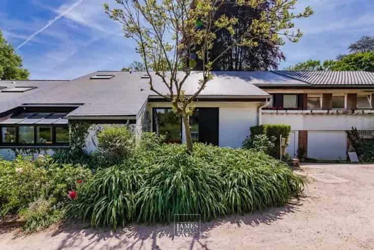 Jaren 70 Villa te Beersel - 5 slaapkamers, Zwembad, Gerenoveerd