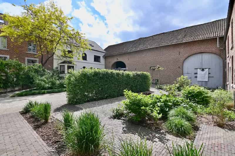 Huis te huur Gingelom: Vierkantshoeve met 5 slaapkamers en 3 vakantiewoningen