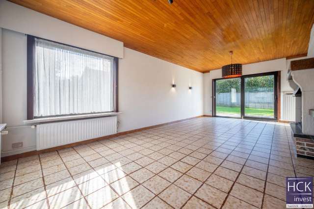 KRUISHOUTEM - Alleenstaande gezinswoning op 583 m², uitstekend gelegen!