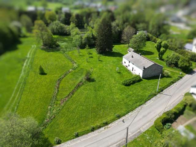 Te renoveren Ardens boerderijtje met prachtig terrein