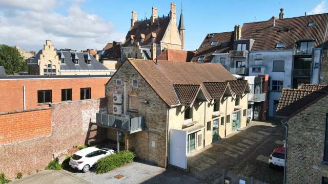 Uniek karaktervol handelseigendom te centrum Ieper.