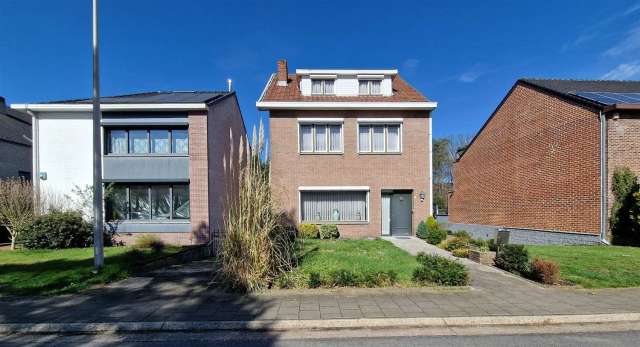 Karaktervolle, ruime woning met 5 slaapkamers in Genk!