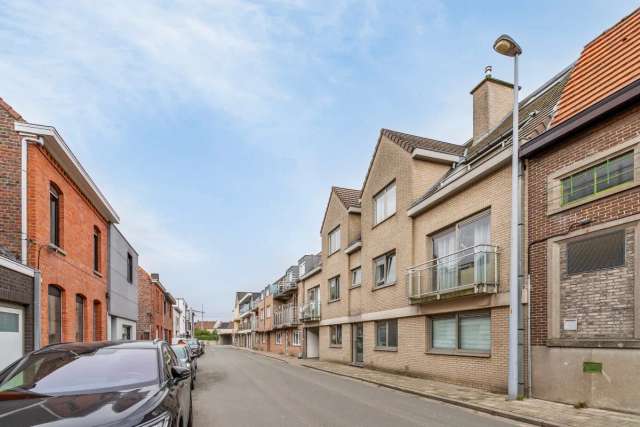 Twee slaapkamer appartement met garage in Waregem