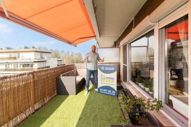 VOLLEDIG GERENOVEERDE PENTHOUSE MET GARAGEBOX