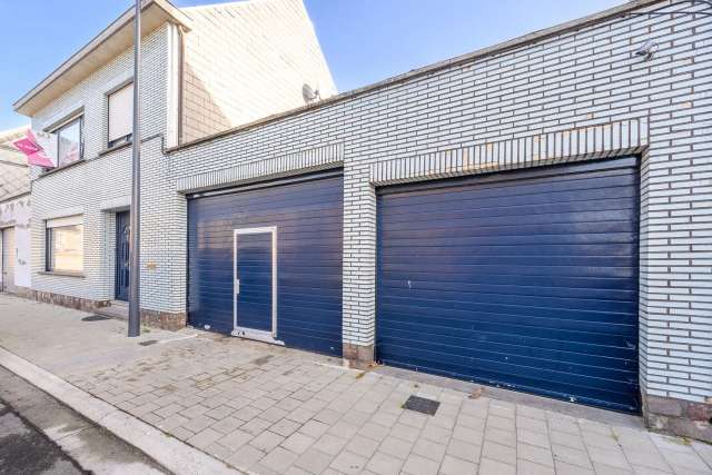 Solide woning met magazijn en garage