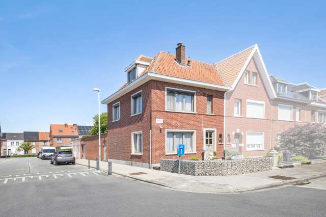 Ruime hoekwoning 4 slaapkamers garage Sint-Niklaas