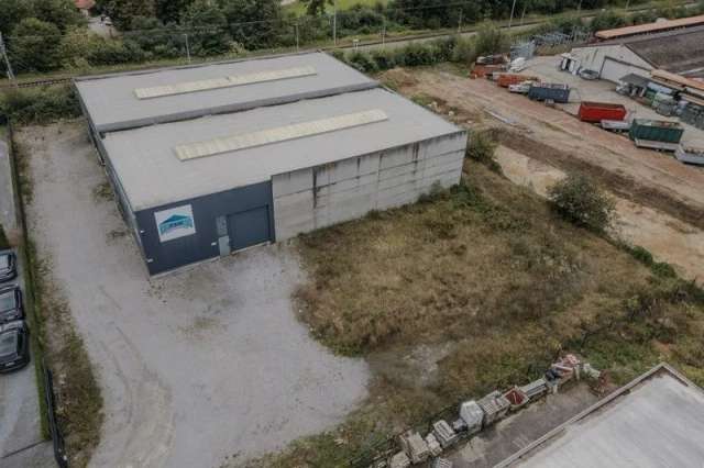 Veelzijdig industriehal van 1.280 m² op een perceel van 33a71ca.