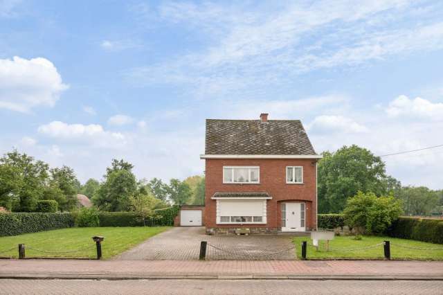 Rustig gelegen op te frissen ruime woning op 5225 m²